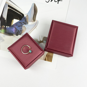 Wholesale OEM Custom Luxury PU Gift Jewelry Package Box Ring Necklace Leather Box With Logo Design Small Portable Jewelry Box