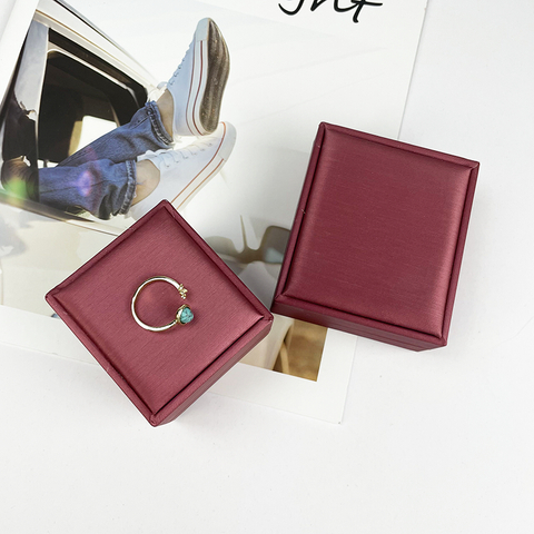 Wholesale OEM Custom Luxury PU Gift Jewelry Package Box Ring Necklace Leather Box With Logo Design Small Portable Jewelry Box