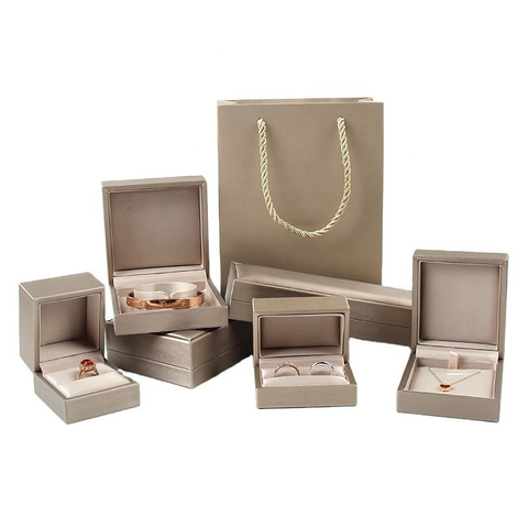 Customized Large Women's Leather Jewelry Box High Quality Travel Storage Case for Bracelets Necklaces Earrings